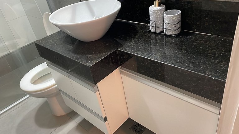 Muy cerca de todo. Entre Bueno y Marista, con hospitales, ce