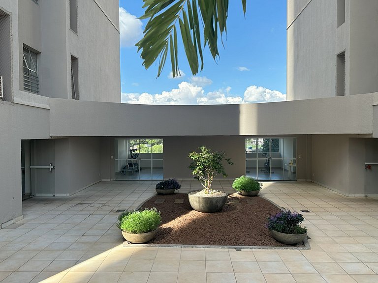 Mirador, piscina, cerca del centro comercial Flamboyant, ave