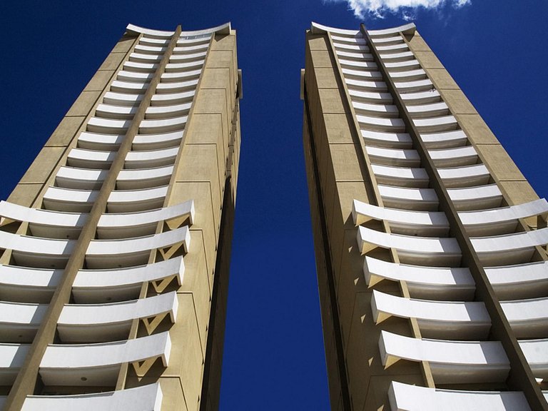 Piscina moderna y climatizada, cerca de espectáculos y centr