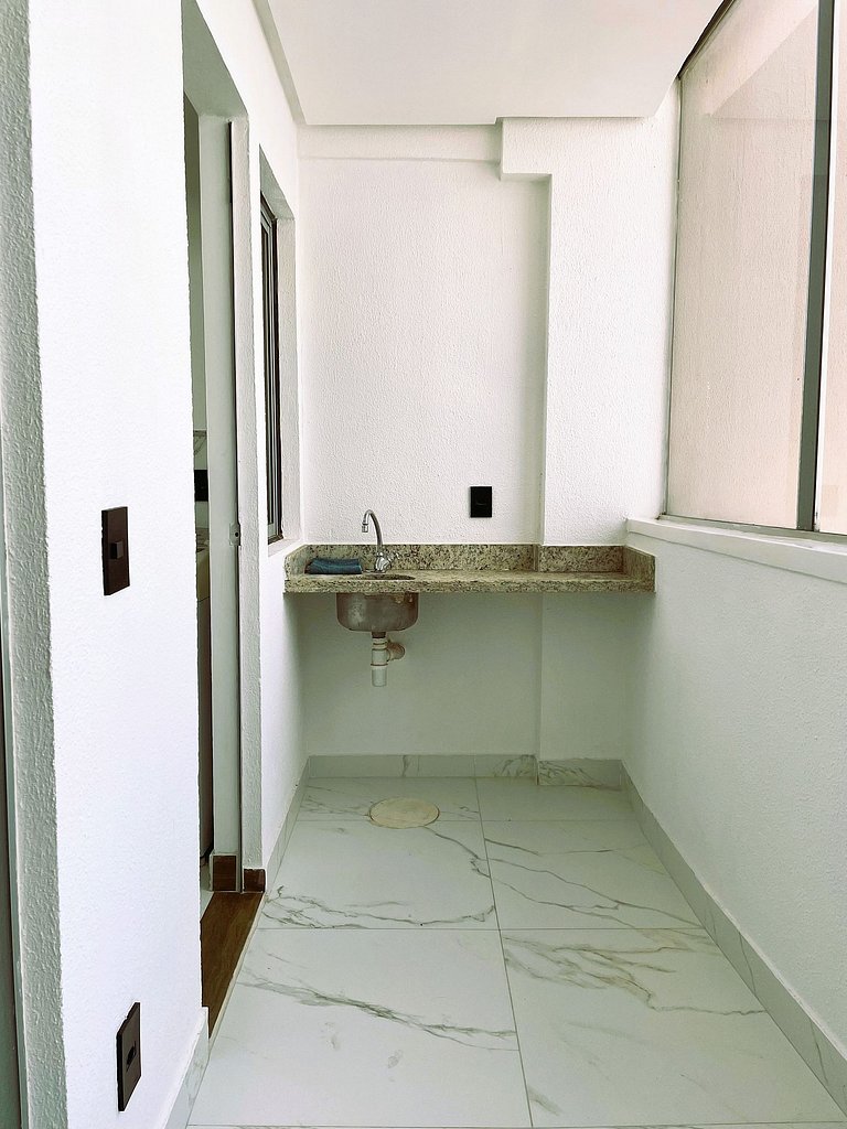 2Rooms-Malls and Markets. Quick/Easy access