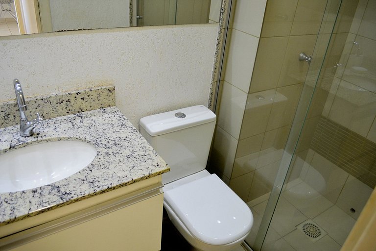 Apartamento moderno com 2 quartos, piscina e vista