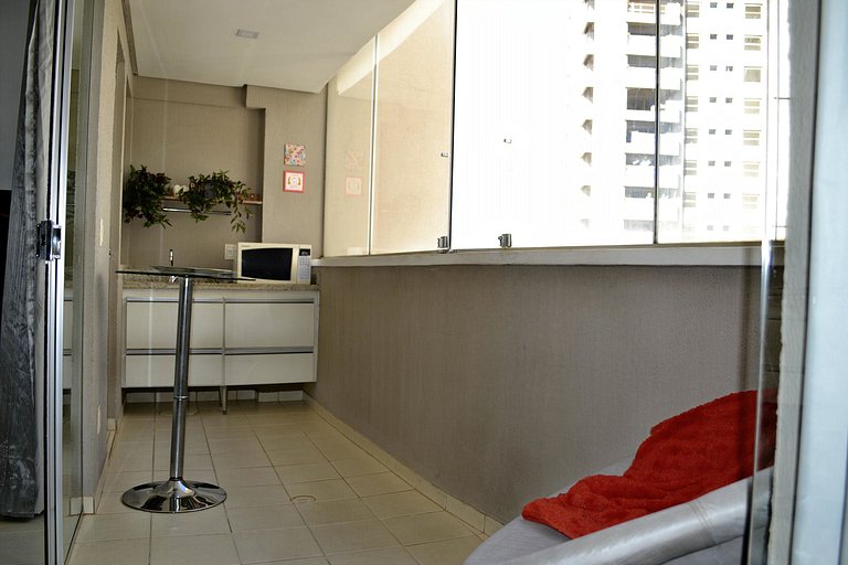 Apartamento moderno com 2 quartos, piscina e vista