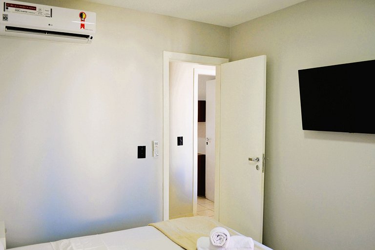 Modern, Heated Pool, Close to Shows and Shopping Mall