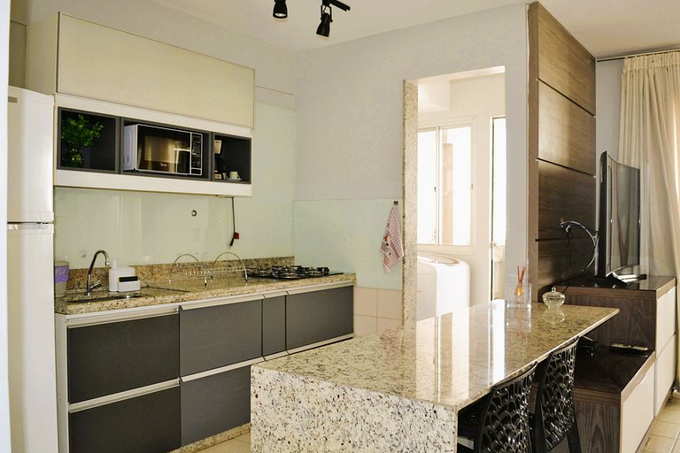 Modern, Heated Pool, Close to Shows and Shopping Mall