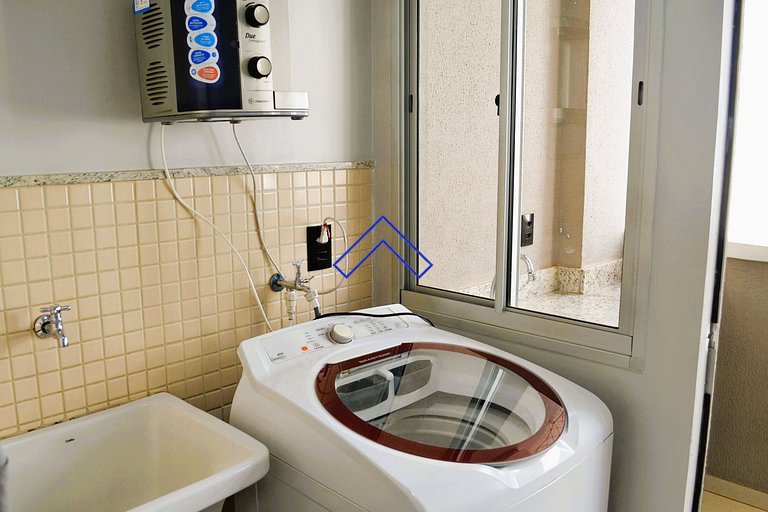 U504A - Modern, Heated Pool, Close to Shows and Shopping Mal