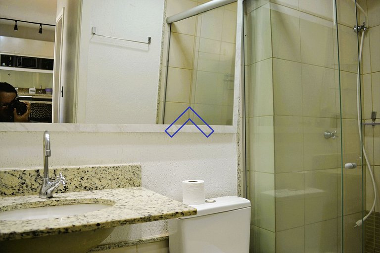 U504A - Modern, Heated Pool, Close to Shows and Shopping Mal