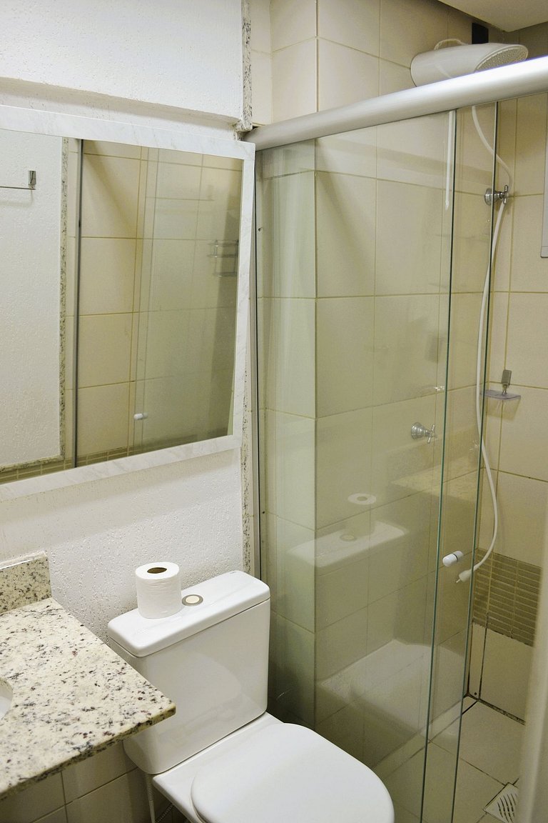 Modern, Heated Pool, Close to Shows and Shopping Mall