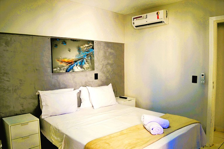 Modern, Heated Pool, Close to Shows and Shopping Mall