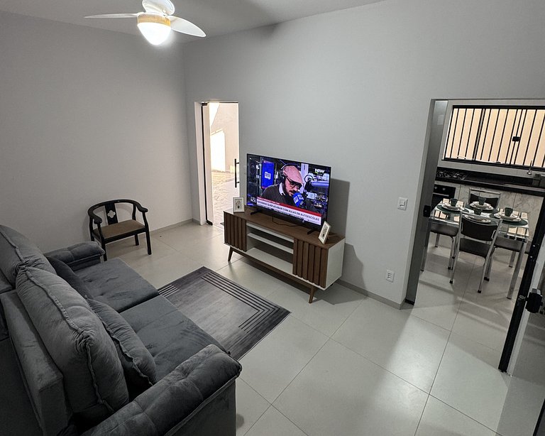 Casa Aconchegante com Ar em Tudo – Próx ao Centro!