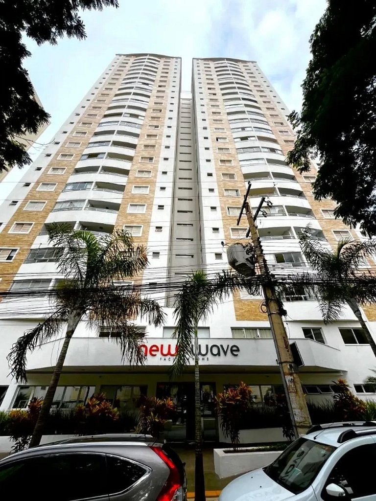 Modern apt with workspace, garage, near hospitals.