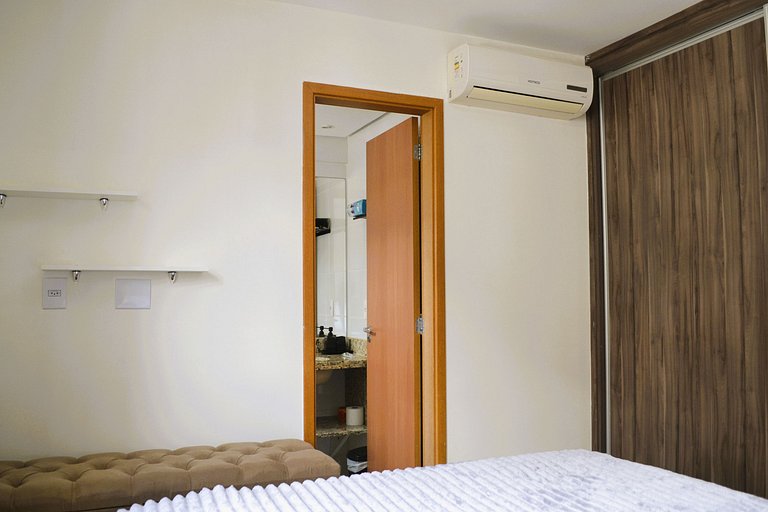 Modern apt with workspace, garage, near hospitals.