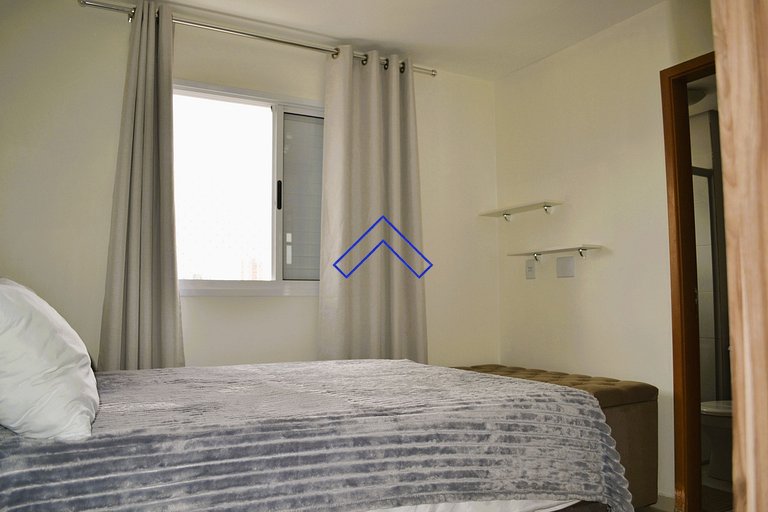 NW1704 - Modern apt with workspace, garage, near hospitals.
