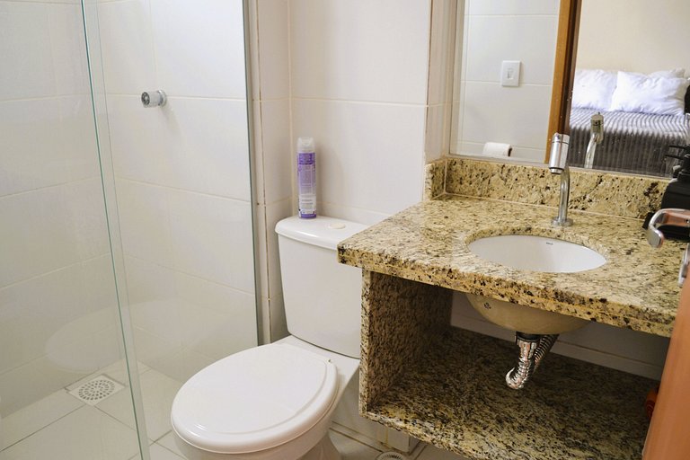 Modern apt with workspace, garage, near hospitals.