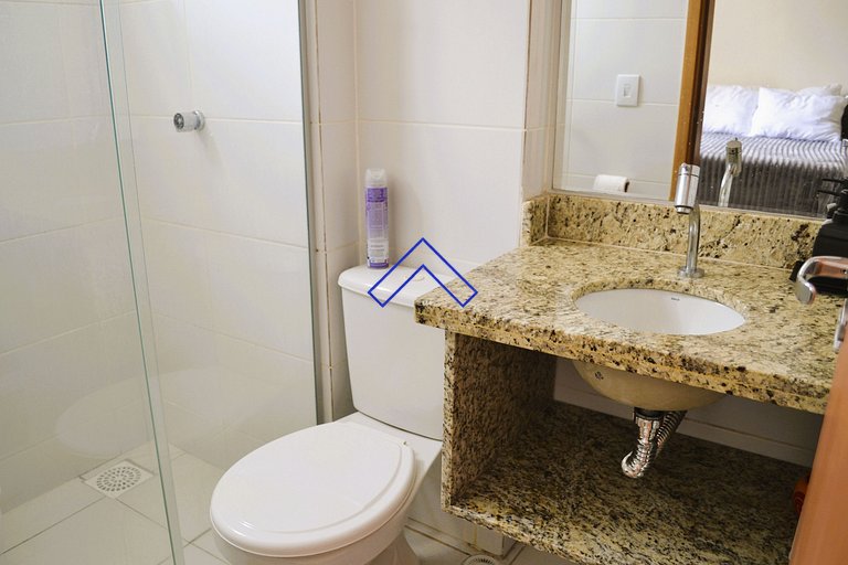 NW1704 - Modern apt with workspace, garage, near hospitals.