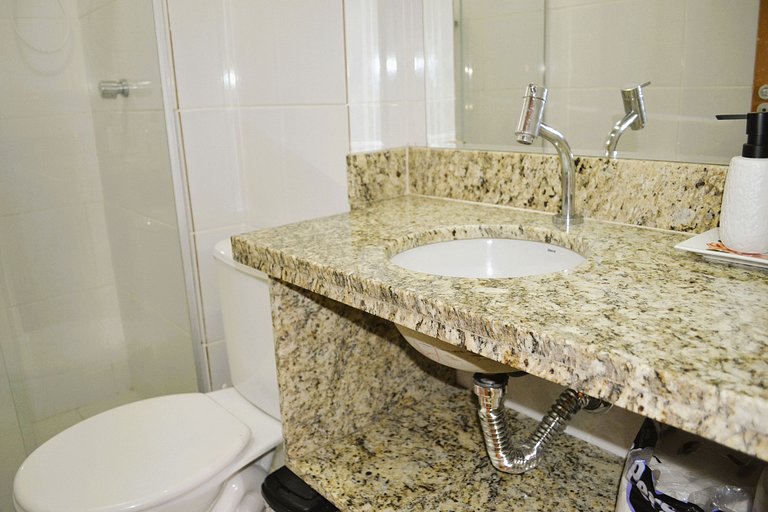 Apt con espacio trabajo, garaje, cerca de hospital