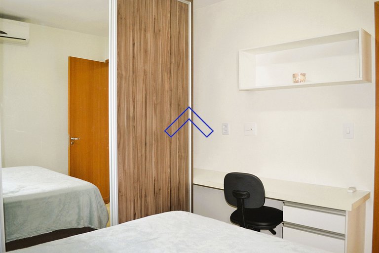 NW1704 - Modern apt with workspace, garage, near hospitals.