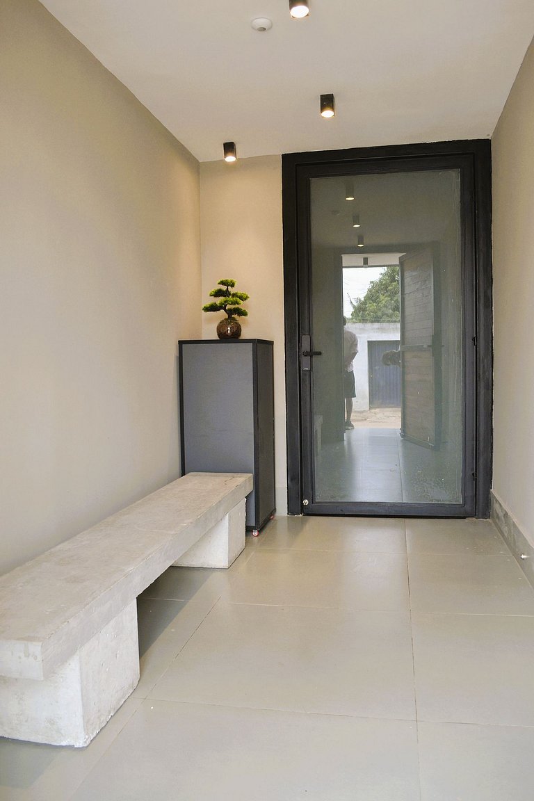 Impeccable studio with fully equipped kitchen and washing ma