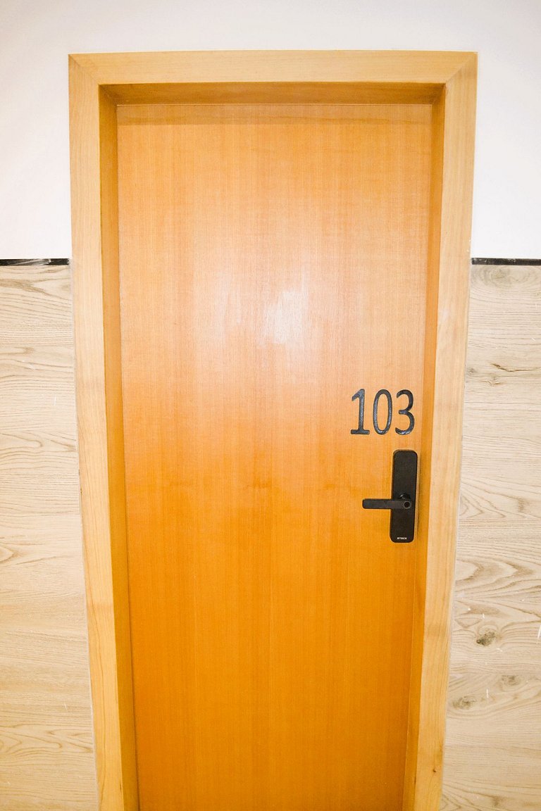 Entire Furnished Apt: Perfect for Work and Leisure