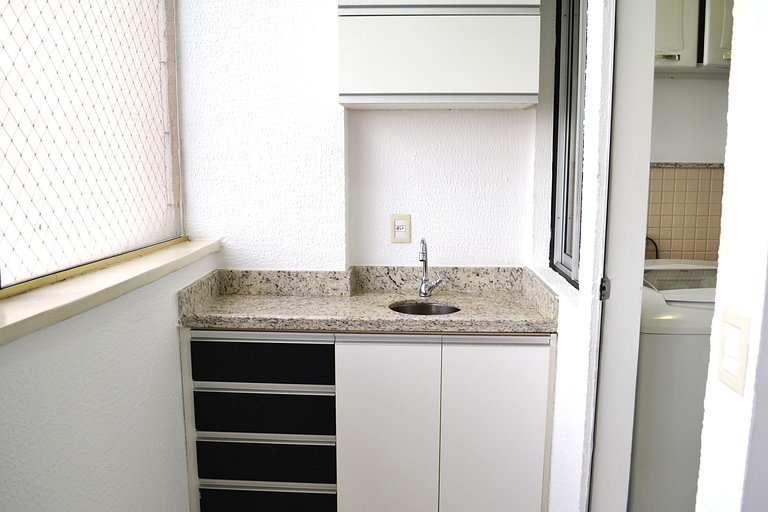 Relájate en GYN: Piscina, sauna y vista panorámica