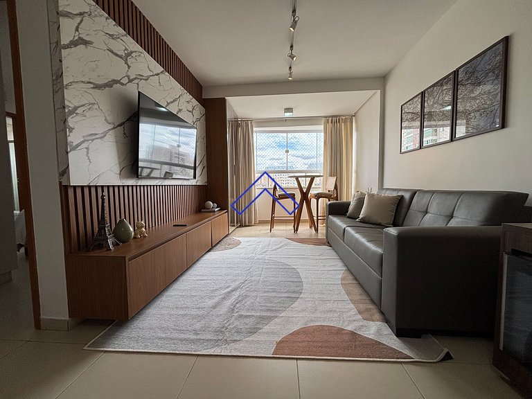 NW1807 - Luxury apt with workspace, garage, near hospitals.