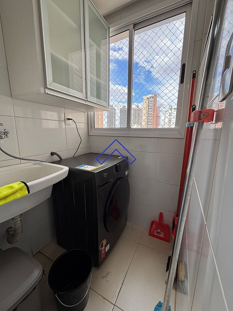 Apt con espacio trabajo, garaje, cerca de hospital