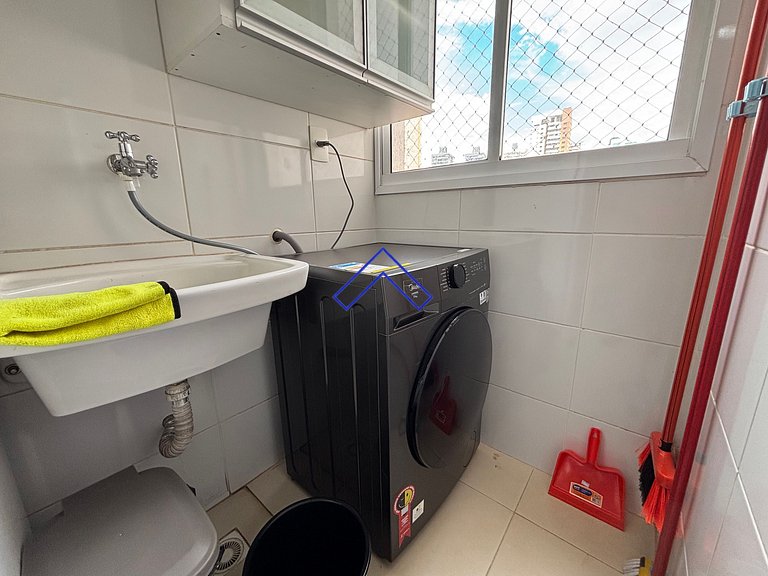 NW1807 - Luxury apt with workspace, garage, near hospitals.