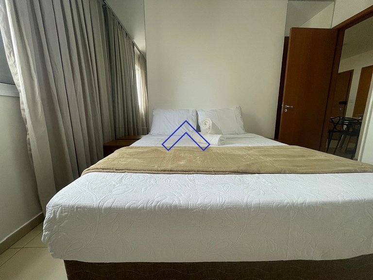 NW1807 - Luxury apt with workspace, garage, near hospitals.
