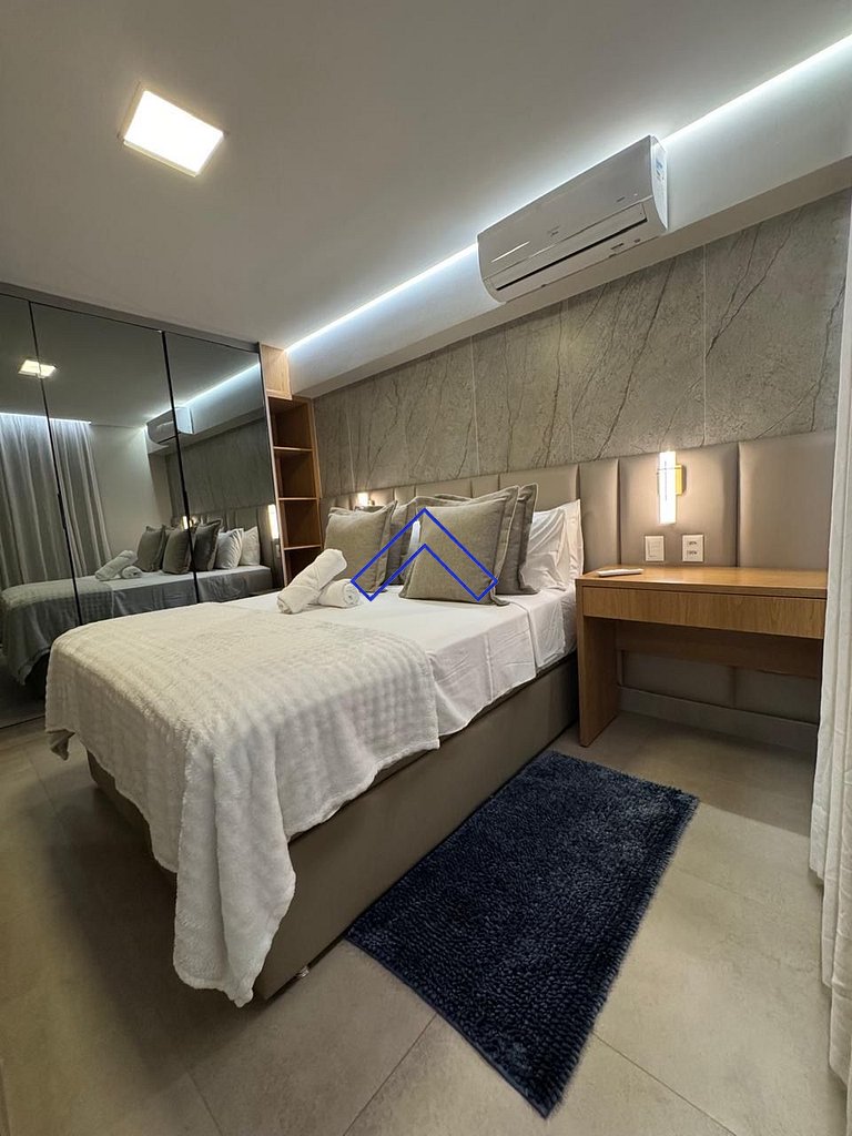 ID702B - Romantic Refuge: Modernity and Comfort St Oeste