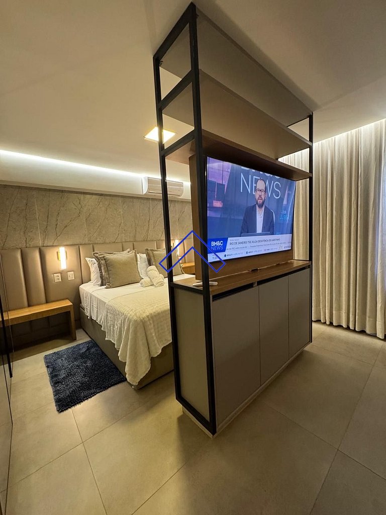ID702B - Romantic Refuge: Modernity and Comfort St Oeste