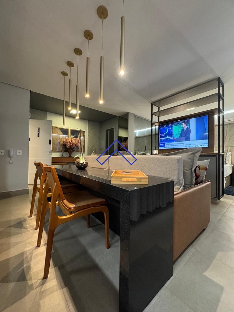 ID702B - Romantic Refuge: Modernity and Comfort St Oeste